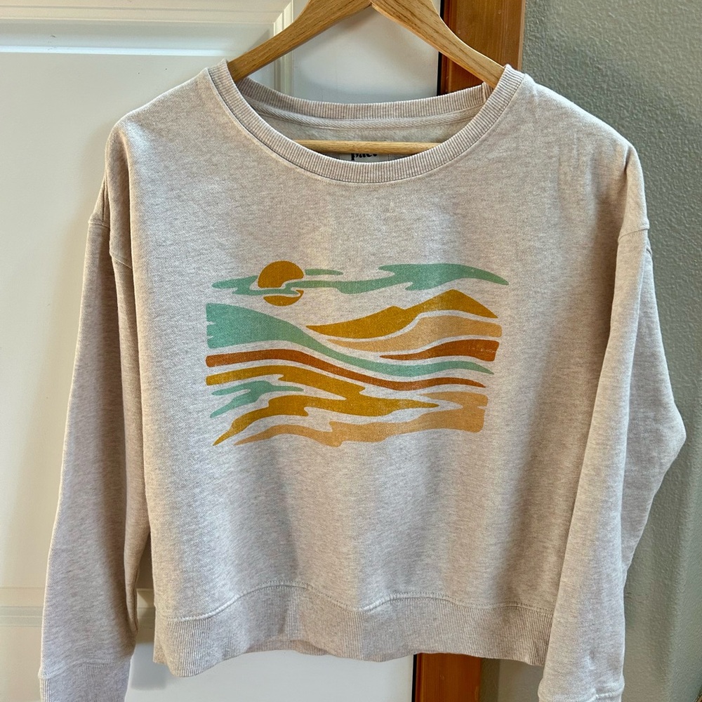 PACT women’s sand shell heather wander sunset graphic sweatshirt medium